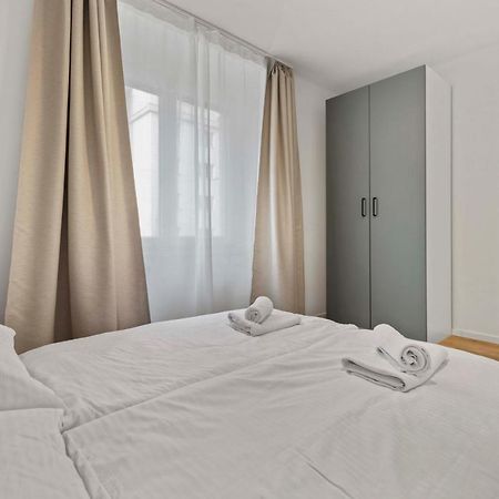 2 Bedroom Apt Steps To Nivy Station Братислава Экстерьер фото