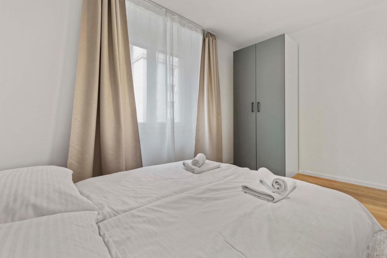 2 Bedroom Apt Steps To Nivy Station Братислава Экстерьер фото