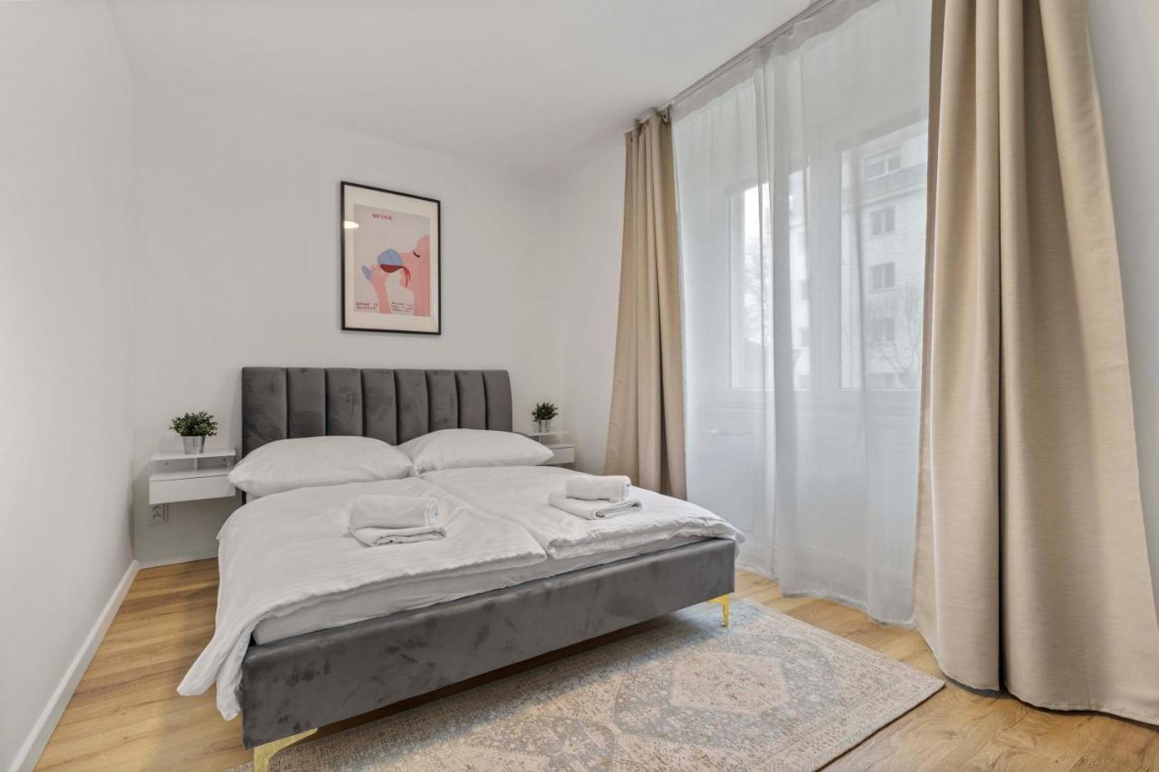2 Bedroom Apt Steps To Nivy Station Братислава Экстерьер фото