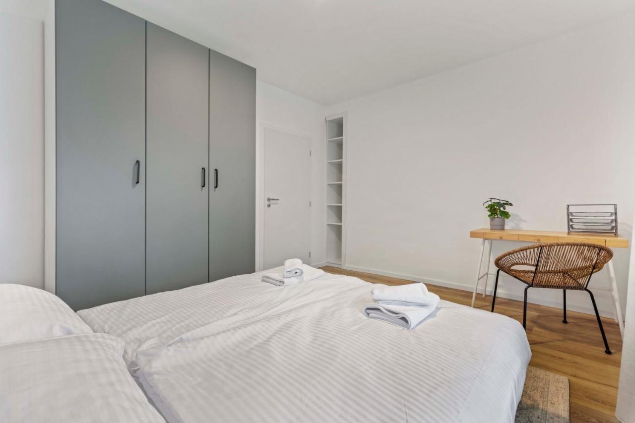 2 Bedroom Apt Steps To Nivy Station Братислава Экстерьер фото